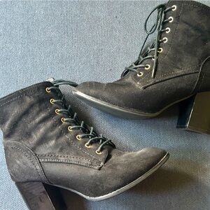 Size 7 torrid zip up heel booties